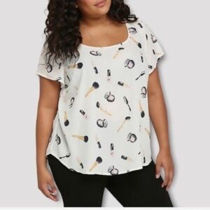 TORRID Ivory Makeup Print Short Sleeve Button Back Blouse Size 2 (18/20, 2X)